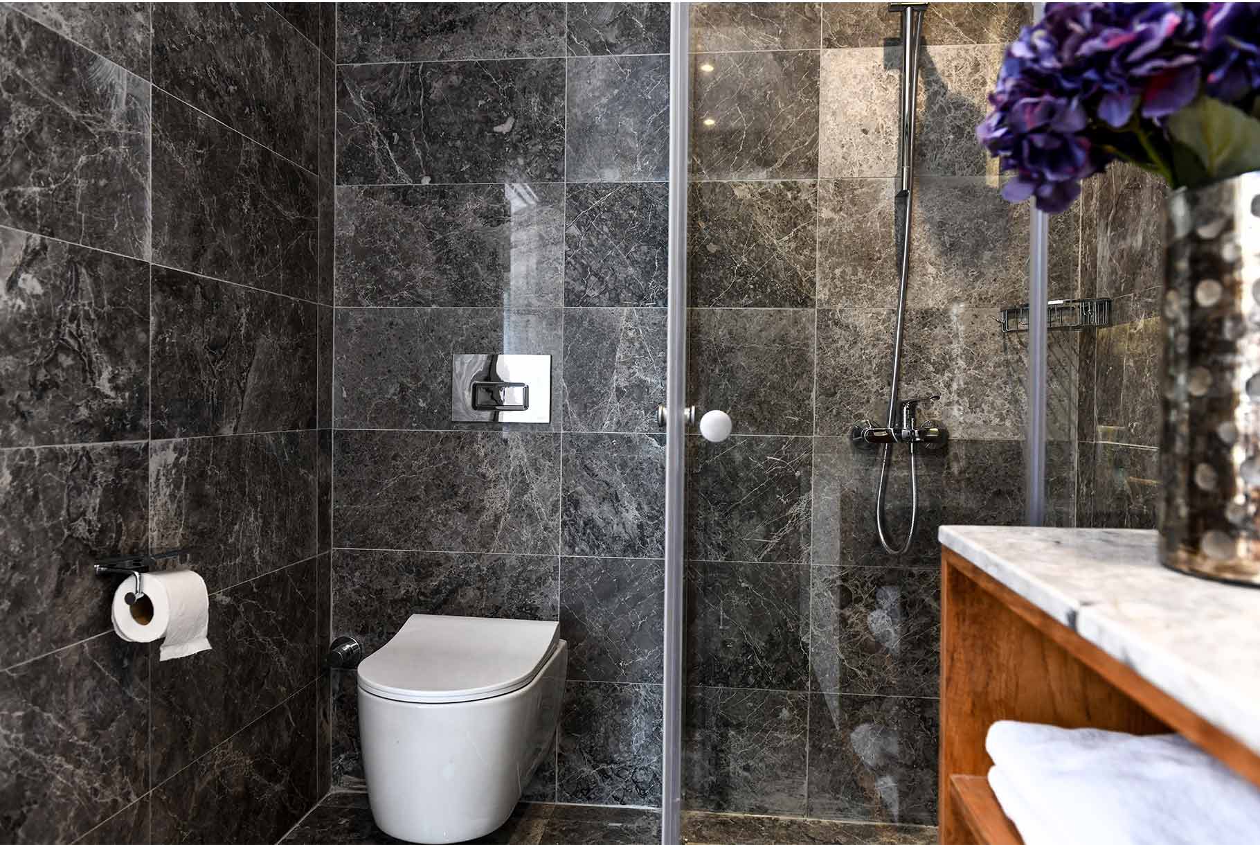 g plus bathroom