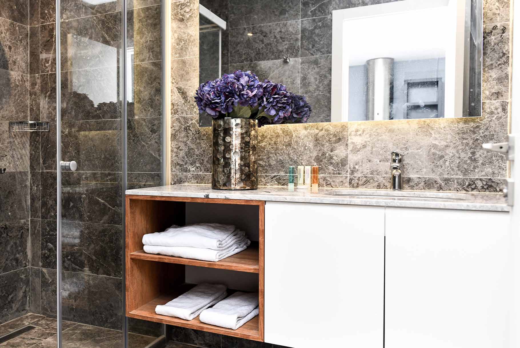 g plus bathroom